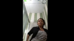 Video Indo Terbaru Viral Pamer Tetek di Toilet Umum Smp Top Global Indonesia